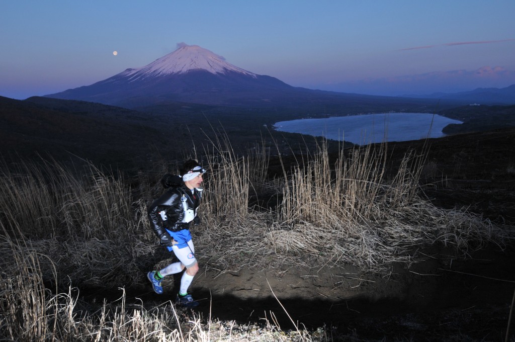 Sebastien Chaigneau corriendo Ultra Trail Mount Fuji - Copyright Manu Molle